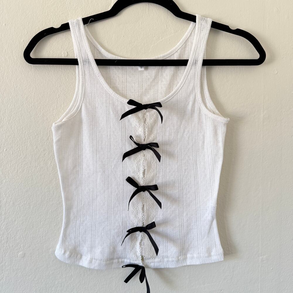 Feminine tank with bows